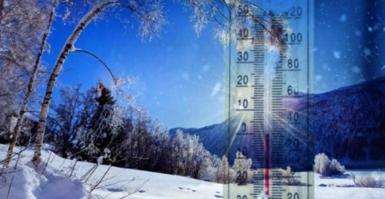 Schimbări ale vremii înainte de sărbători: Ninsori și temperaturi scăzute, avertizări meteo în zonele montane