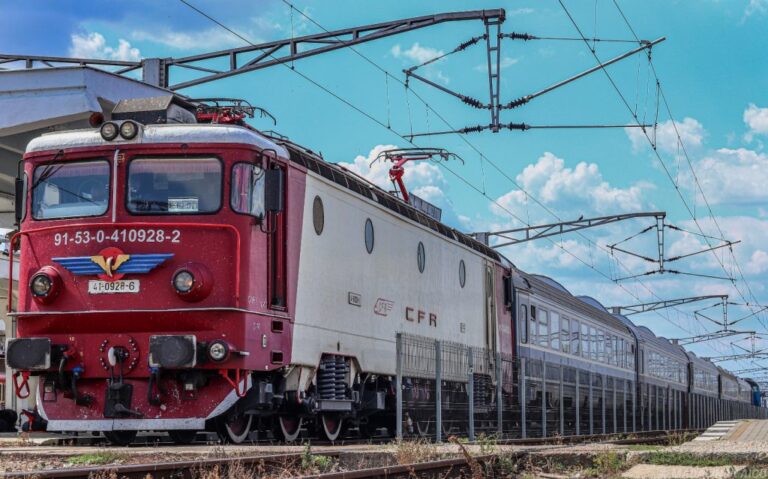Se închide circulația feroviară pe relația Aghireș – Poieni pentru lucrări de reabilitare și electrificare. Călătorii, transportați cu autocare