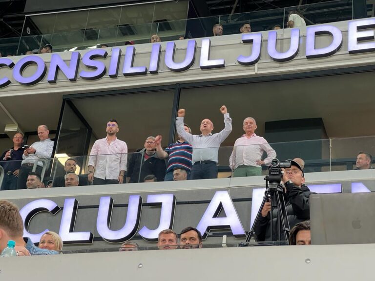 VIDEO | Ca un adevărat șef de galerie, primarul Clujului i-a îndemnat pe suporterii U Cluj să își susțină echipa