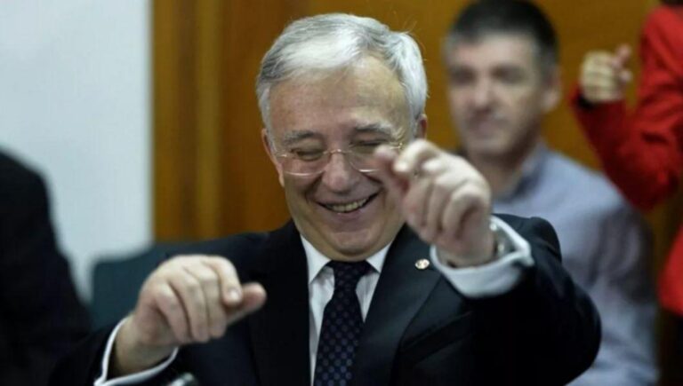 Mugur Isărescu, guvernatorul BNR, cel mai bine plătit salariat din instituţie,  16.200 euro/lună, a făcut plasamente în titluri de stat, certificate, obligaţiuni de peste 1 milion de lei