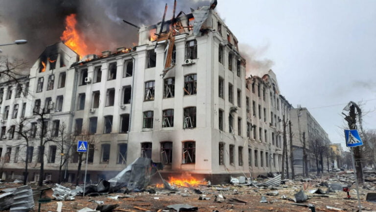Războiul din Ucraina: rușii au bombardat o gară din Harkov