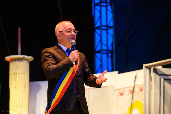 Lider din Partida Romilor: “Emil Boc face circ! A mers să bată la poarta imperiului!”