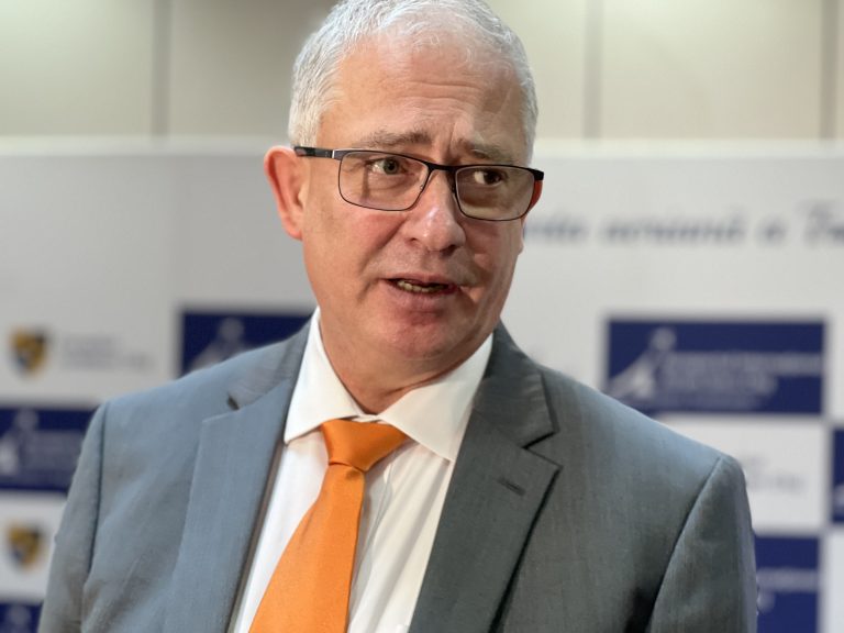 Directorul Aeroportului Cluj, David Ciceo, scapă la Tribunal de dosarul de luare de mită. După 5 ani a intervenit prescripția. Casa i se confiscă, dar mai are o șansă după apel să rămână și cu ea