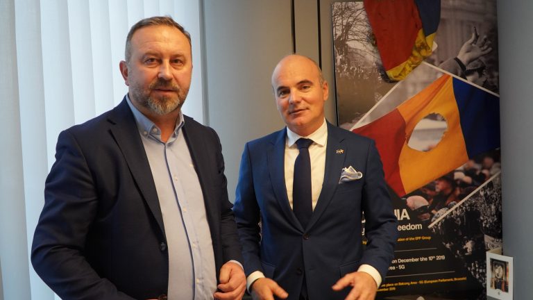 VIDEO | Rareș Bogdan poartă o cruce unică la gât: a fost a episcopului Nicolae Ivan