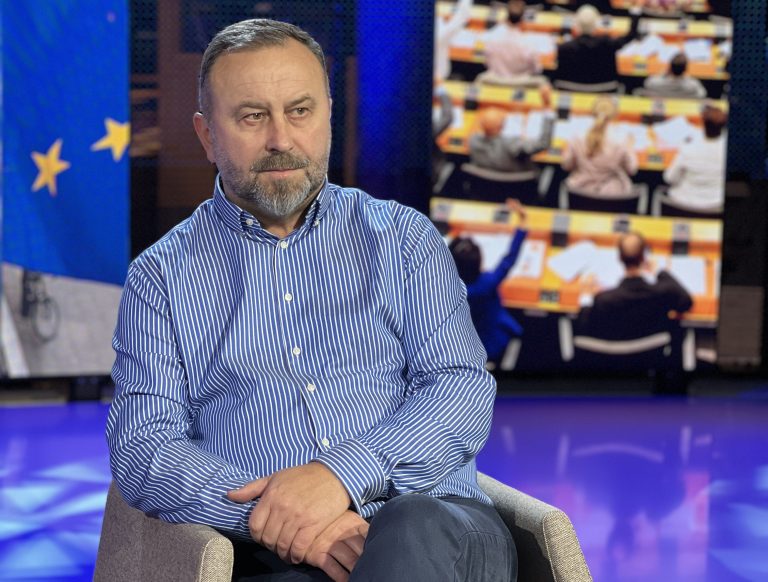 Nu știu ce păcate mărturisește George Simion sub patrafir, nici nu ne privește …