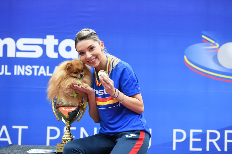 3 din 3 pentru Bernadette Szocs! A sărbătorit aurul punându-și câinele în Cupă!