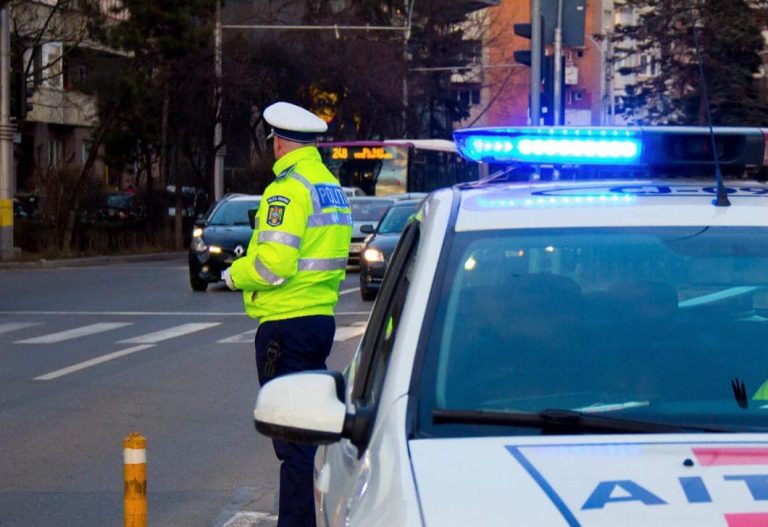 Tânăr de 21 ani, prins la volan cu permisul suspendat. A fost implicat într-un accident și a fugit