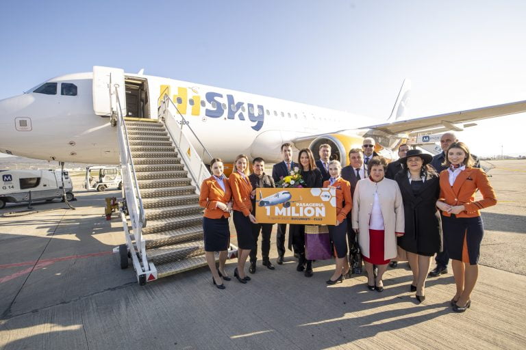 FOTO/ Compania aeriană HiSky a sărbătorit pasagerul cu numărul 1 milion pe Aeroportul ”Avram Iancu” Cluj
