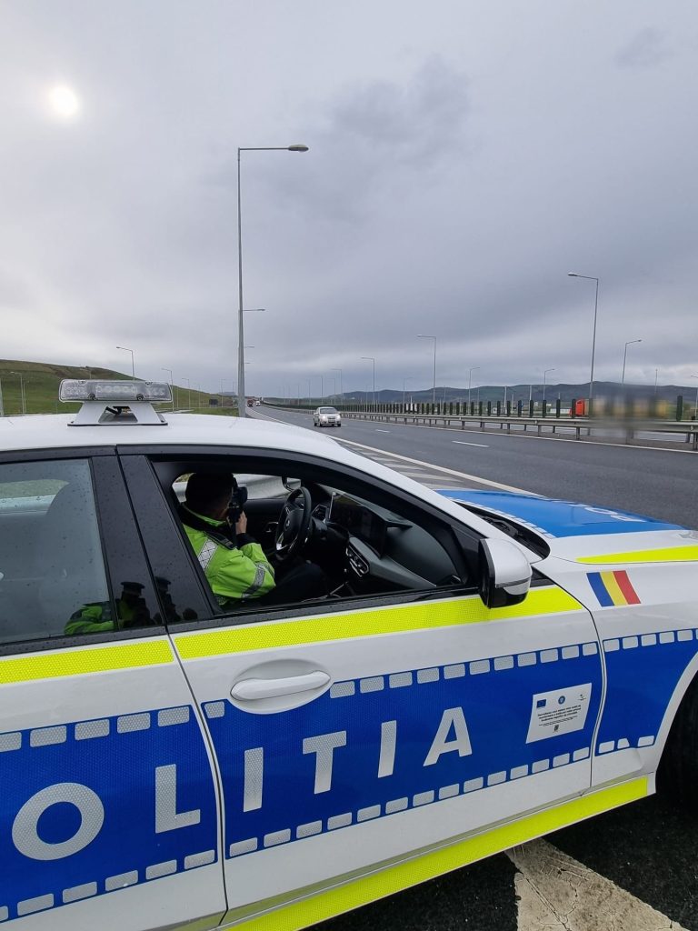 FOTO. Șofer străin de 27 de ani, prins cu o viteză de 226 de km/h pe Autostrada Transilvania în Cluj. A primit o amendă de 2.900 de lei