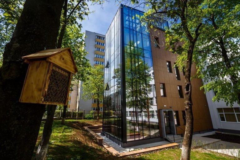 Emil Boc: Școala ”Iuliu Hațieganu”, în proces de recepție după lucrări de extindere și modernizare