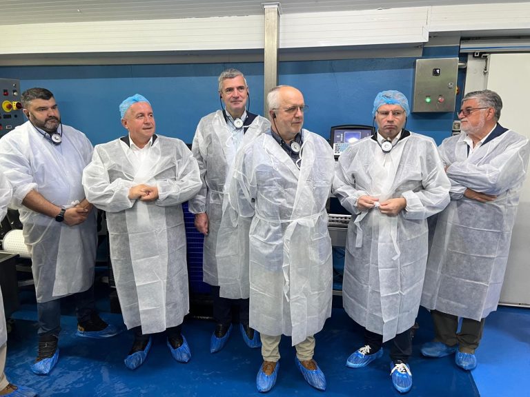 Eurodeputatul de Cluj, Daniel Buda, și delegația AGRI a Parlamentului European, în vizită la fabrica Bonas. ”Garanția calității, garanția gustului din copilărie”
