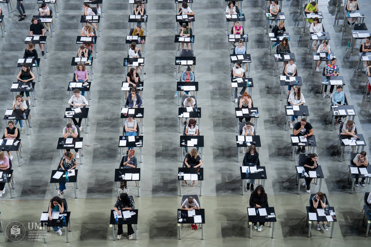 FOTO/ Rezultatele examenului de admitere la UMF Cluj-Napoca. Note de 10. Care au fost cele mai mici note de intrare