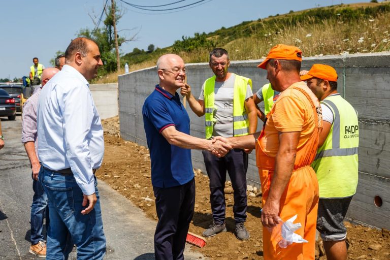 Emil Boc a ieșit pe teren: a verificat trei proiecte de infrastructură, în valoare de 25 de milioane de euro