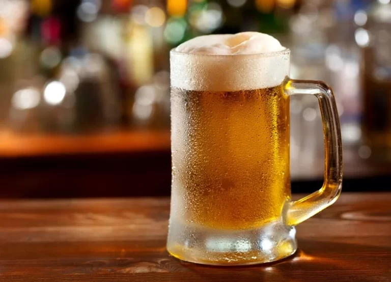 Liber la bere pe stadioane: Parlamentul a aprobat vânzarea și consumul de băuturi slab alcoolizate