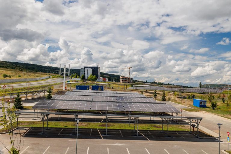 Parc fotovoltaic și eolian la Cluj, pentru producție și cercetare, construit cu fonduri europene și de la bugetul local