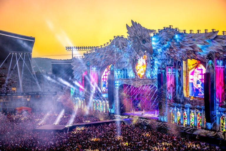 FOTO-VIDEO | Record absolut la UNTOLD: peste 115.000 de fani au dansat pe ritmuri electro / arena, neîncăpătoare pentru toți cei care ar fi vrut să fie în interior 