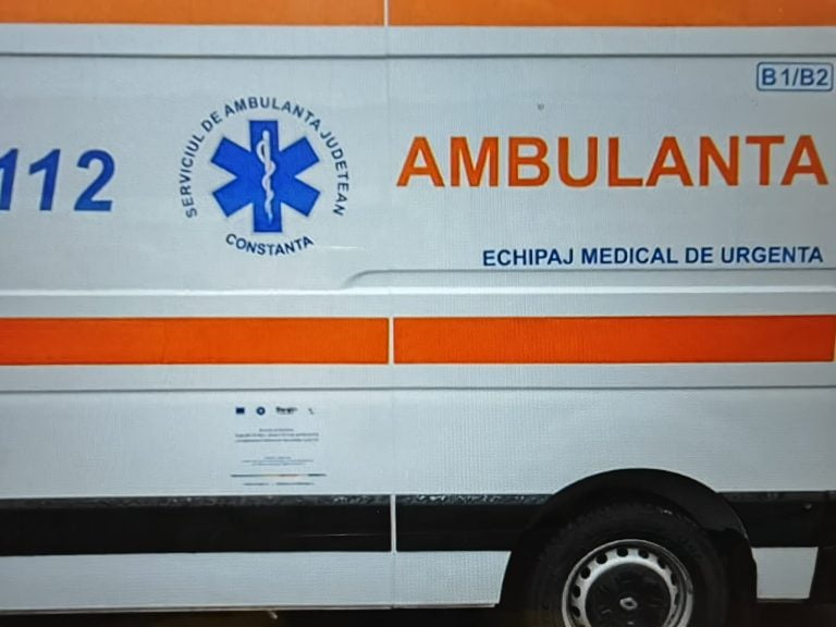 17 servicii de ambulanţă judeţene nu mai au fonduri pentru combustibili. Rogobete afirmă că spitalele intră în colaps