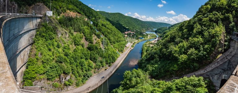 Bărbat dispărut în lacul Tarnița. S-a scufundat cu caiacul