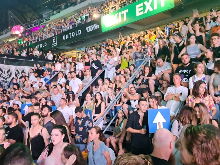 Organizatorii UNTOLD, amendați cu 2500 de lei pentru blocarea căilor de evacuare la Cluj Arena la concertul Imagine Dragons