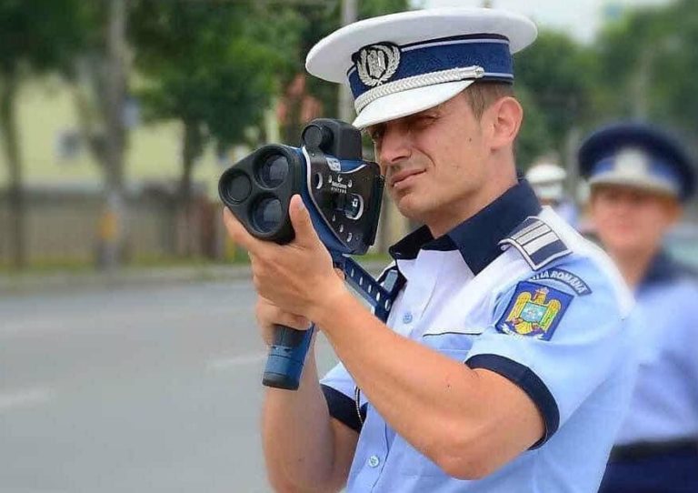 Vitezoman beat, zbura cu mașina pe Calea Mănăștur cu 125 de km/h. A fost urmărit de polițiști. Are dosar penal
