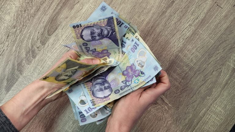 Categoria de persoane care ar putea pierde 25% din salariu în actuala formă a Legii salarizării. Avertismentul sindicatelor