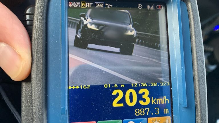 Vitezomani amendați de Poliție. Unii circulau cu peste 200 de km/ oră pe Autostrada Transilvania