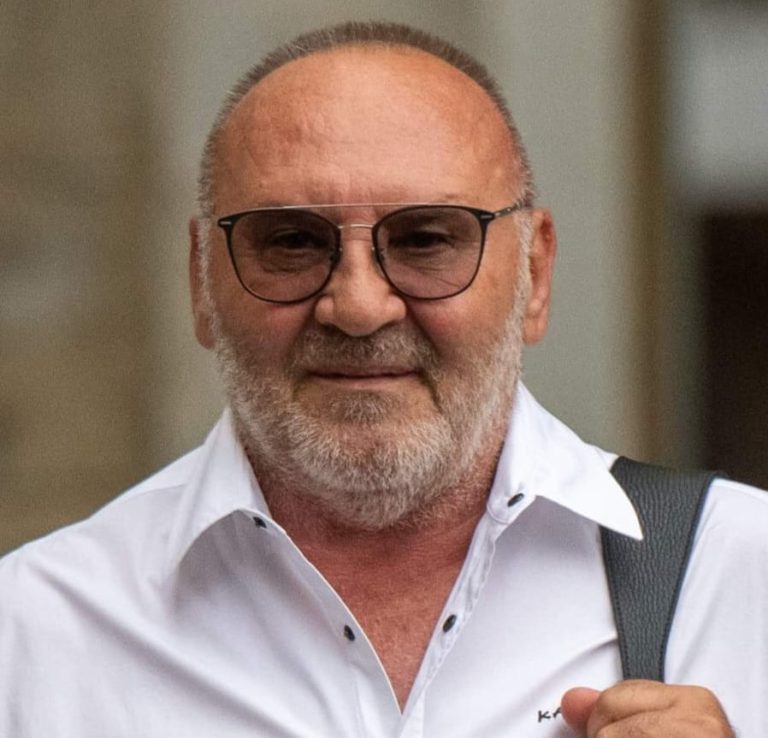 Societatea deschisă și lingăii ei. Mic tratat despre obediență și lăcomie, sau cu cât plătește poporul  existența ”partidelor-ONG”