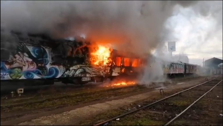 FOTO/VIDEO: Incendiu de tren în Gara Cluj. De la ce a pornit focul? Accident în Cămărașu. Pompierii clujeni, intervenții pe bandă rulantă