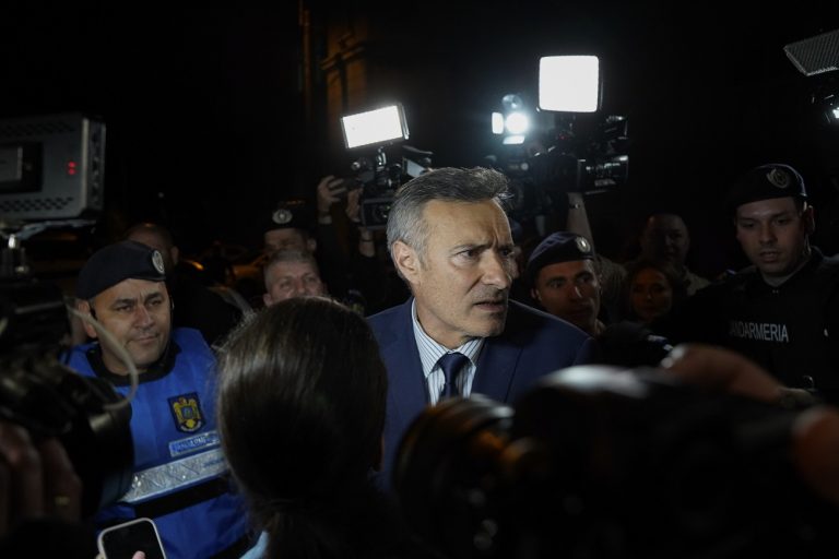 Jocuri de culise și manipulare politică: Un tablou al strategiilor de control din ultimii ani