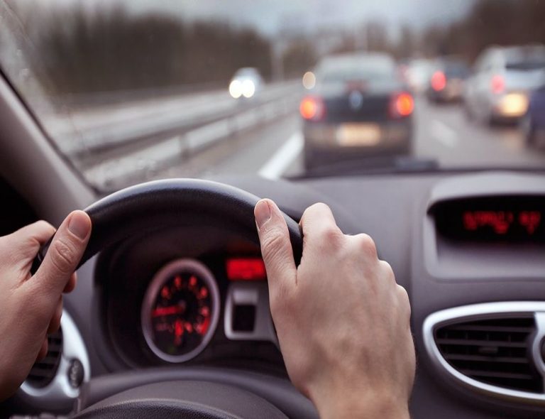 S-a votat legea prin care șoferii prinși băuți sau drogați la volan, rămân fără permis 10 ani