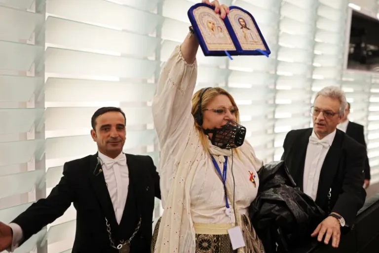 Roberta Metsola o sancționează pe Diana Șoșoacă pentru comportamentul acesteia din Parlamentul European