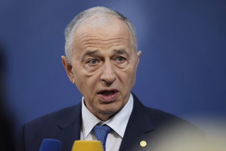 Mircea Geoană, acuzat că a plagiat teza de doctorat