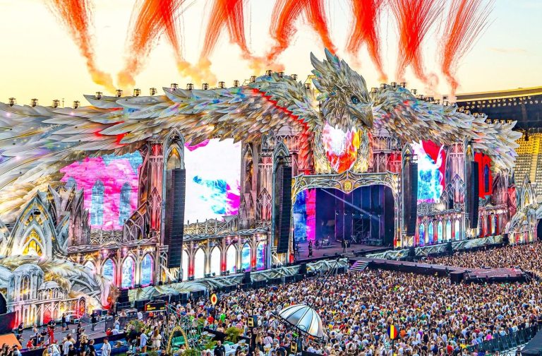 Monitorizare video cu sisteme de numărare a participanților care intră și ies de pe Cluj Arena la Untold 2024