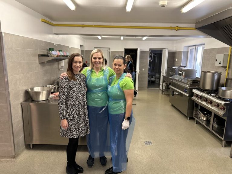 Ateliere de combatere a risipei alimentare în companii. Cum pot firmele să-și ajute angajații să fie conștienți de risipă și să o reducă