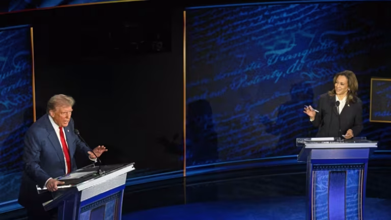 Kamala Harris conduce în sondaje după dezbaterea electorală de marți