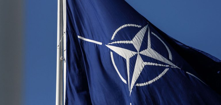 NATO a aprobat cel mai complex și mai costisitor program din istoria alianței: se modernizează rețeaua de combustibil militar din perioada Războiului Rece