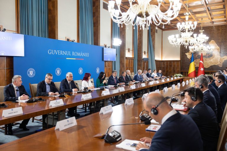 Guvernul a adoptat OUG prin care pensionarii beneficiază în continuare de medicamente compensate și tichete sociale
