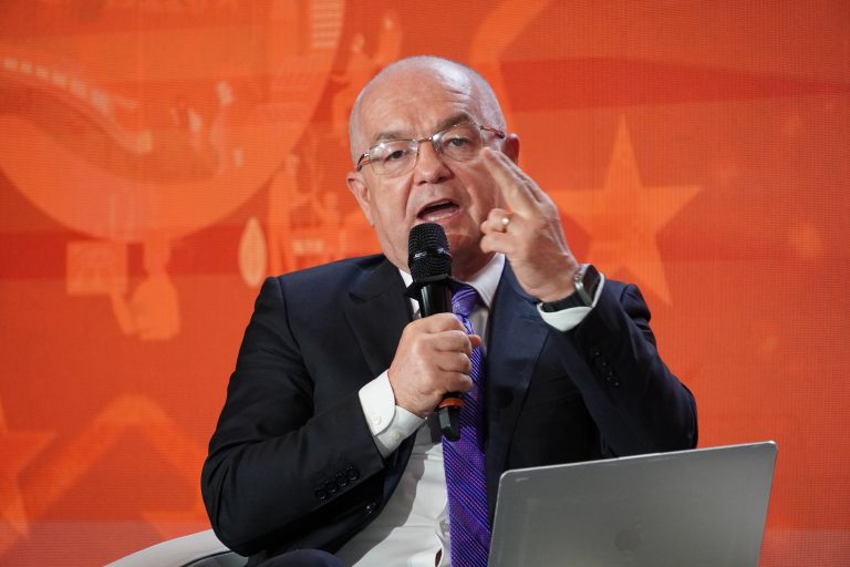 Emil Boc, scandalizat de decizia CCR: „Secretizarea averilor? Schimbați majoritatea din Curte!”