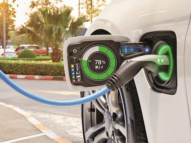 Financial Times: Producătorii auto europeni vor lansa zeci de modele electrice, la prețuri accesibile, pentru a face față concurenței venite din China