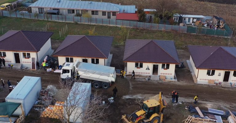 Primele case pentru sinistrații din Pechea, construite cu sprijinul AUR, au fost finalizate