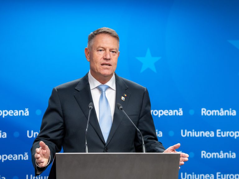 Klaus Iohannis respinge ideea demisiei: „Funcționăm după Constituție”