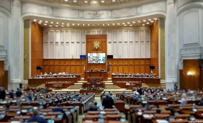 Proiectul pentru reducerea numărului de parlamentari la 300 va intra în dezbaterea comisiilor, la solicitarea AUR