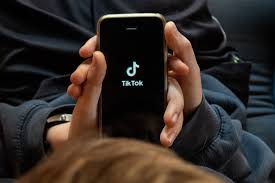 Venezuela sancționează TikTok pentru neglijență după tragedii provocate de „provocări” online