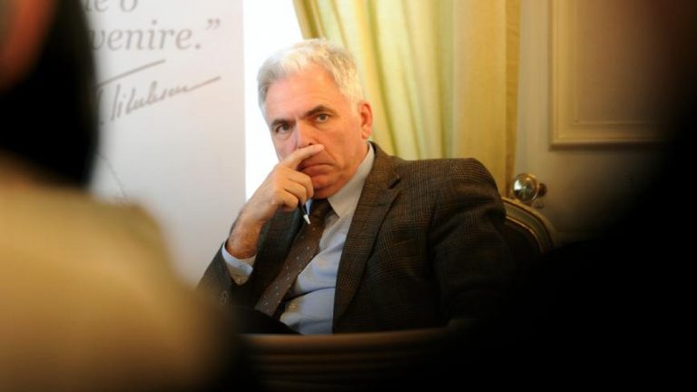 Adrian Severin lansează un mesaj îngrijorător: „Rămâne doar soluția politică, iar politica în afara dreptului este violența”