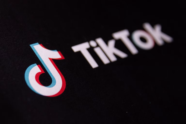 UE acuză TikTok de încălcarea DSA: lipsă de transparență în reclame și risc de sancțiuni majore