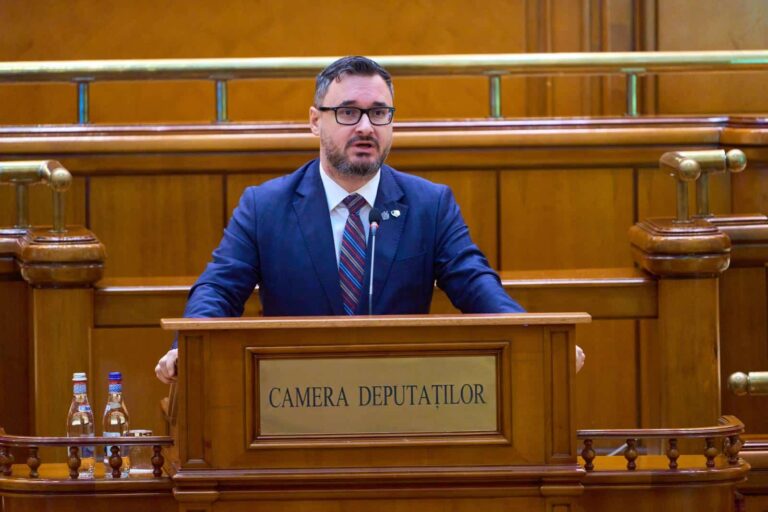 VIDEO | Tensiuni uriașe în Parlament! Dan Tanasă (AUR) l-a făcut praf pe candidatul UDMR la CCR: „Un biet politruc, cărătorul de geantă al lui Markó Béla!”