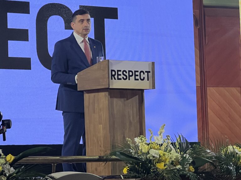 George Simion, candidatul AUR la prezidențiale, dezbatere cu presa locală și influenceri la Palatul Parlamentului: „Vocile alternative sunt cenzurate sub presiunea Guvernului”