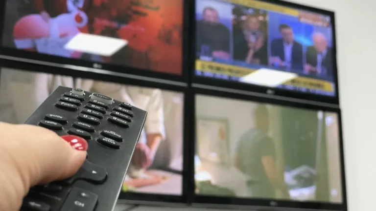 Ce programe TV preferă românii, în funcție de vârstă și zonă: de la TikTok la muzică populară