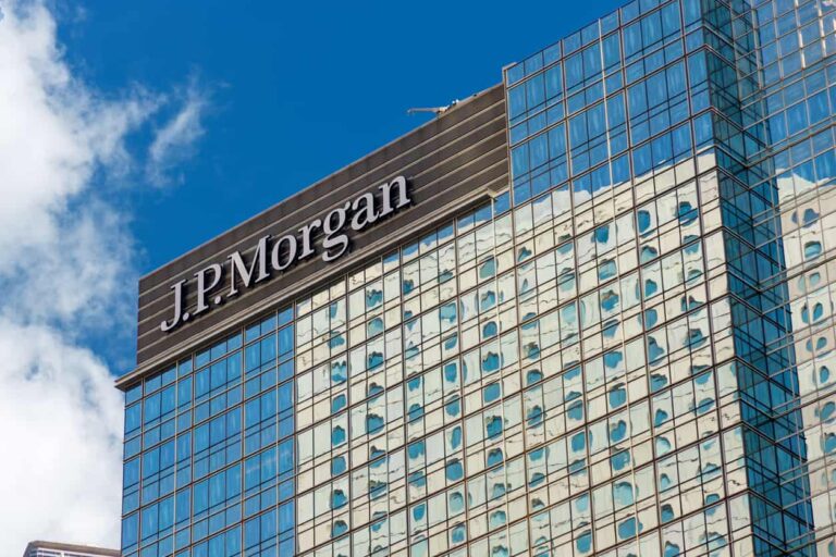 JP Morgan reduce temerile privind moneda națională  după victoria lui Nicușor Dan