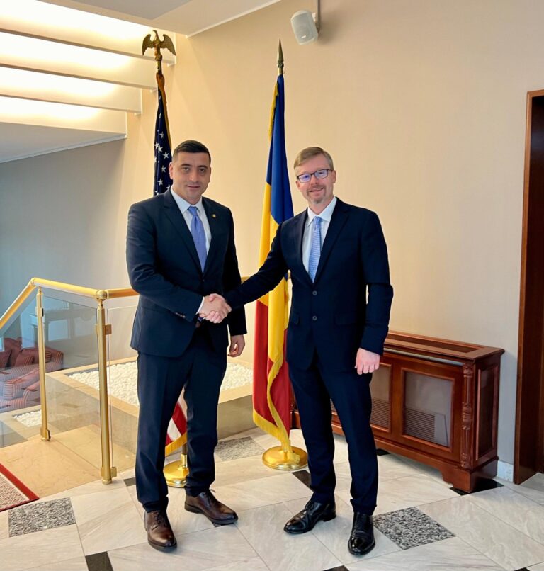George Simion s-a întâlnit cu reprezentantul Ambasadei SUA: „Sperăm că revine și democrația în România”
